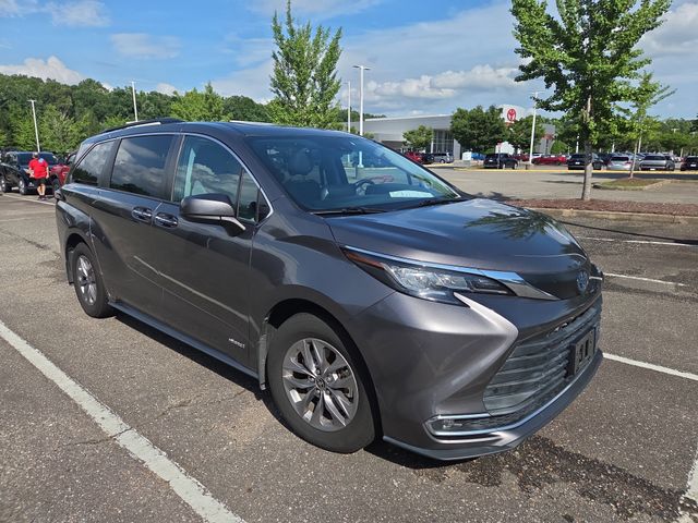 2021 Toyota Sienna XLE